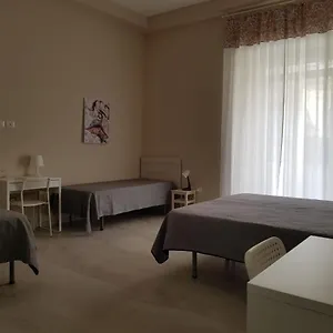 Panzió La Sapienza, Nápoly